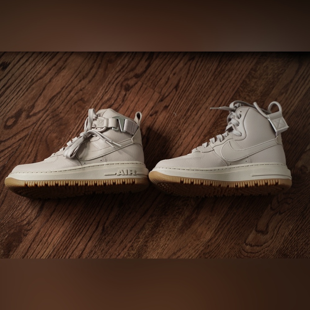 Women's Nike Air Force 1 High Utility 2.0 DC3584-200 - Worn Once
